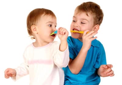 Як правильно чистити зуби дітям?